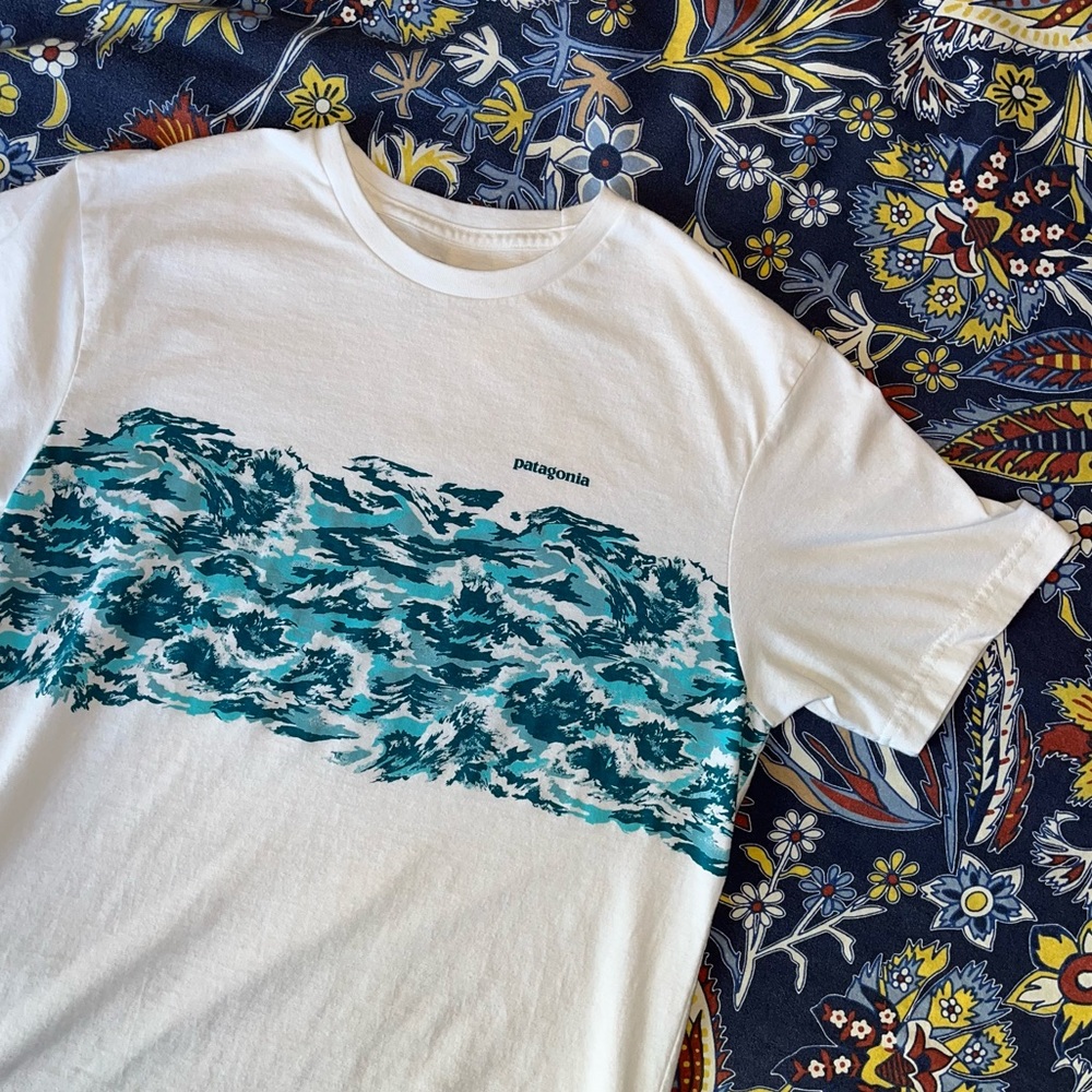 patagonia men's wild rapids ocean current short sleeve tee - white - small